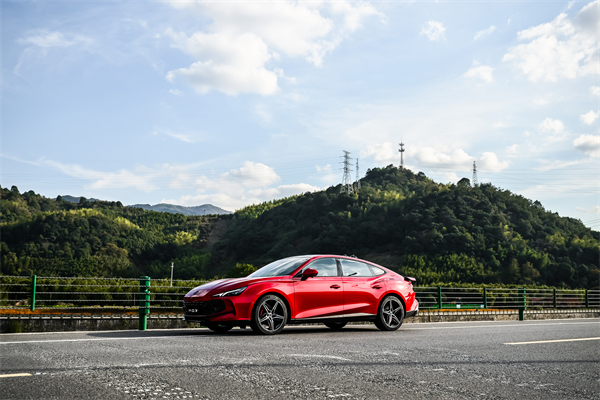 B级运动轿车新标杆来了，MG7 2025款智能登场，限时一口价11.29万元起